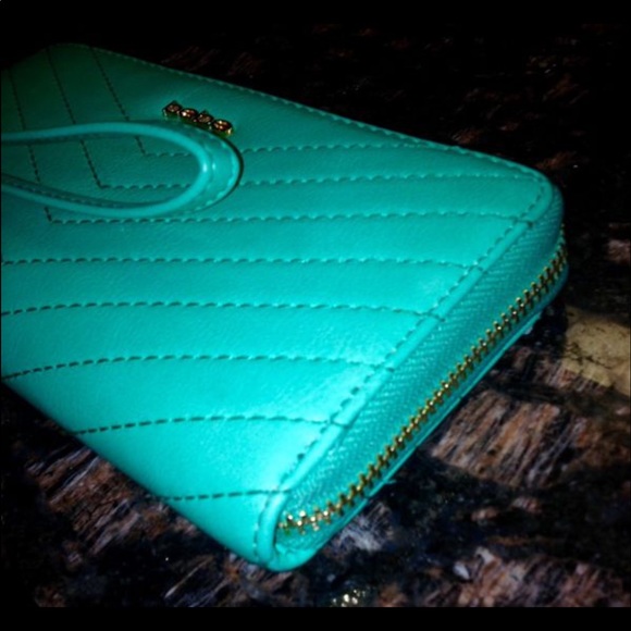 NWT~Bebe teal quilted patterned wallet~Tags not on - Picture 3 of 5